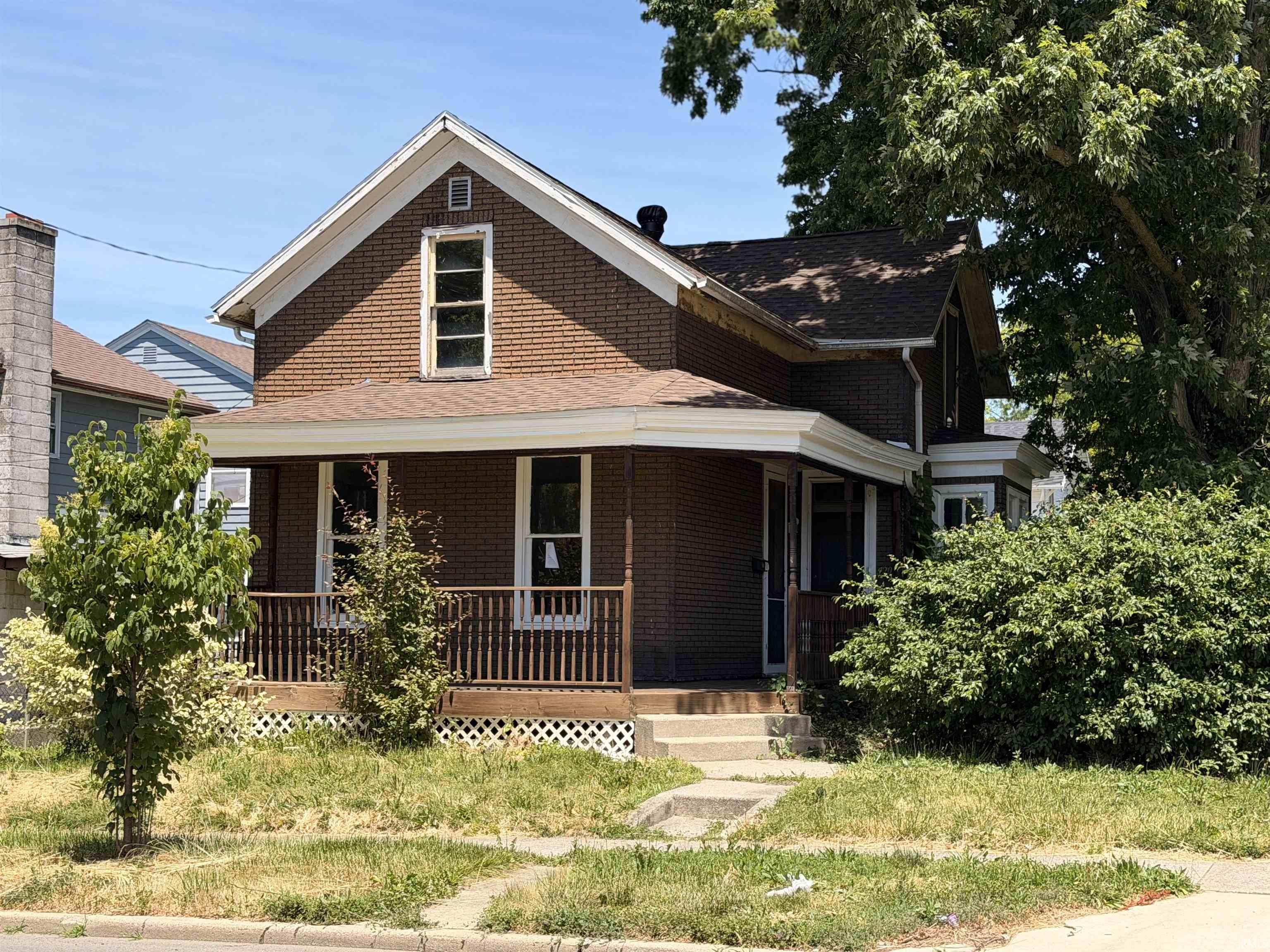 Single Family 2BR 2BA - 420 W Pontiac Street, Fort Wayne, IN