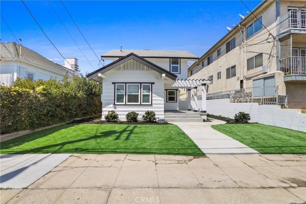 644 W 8th  