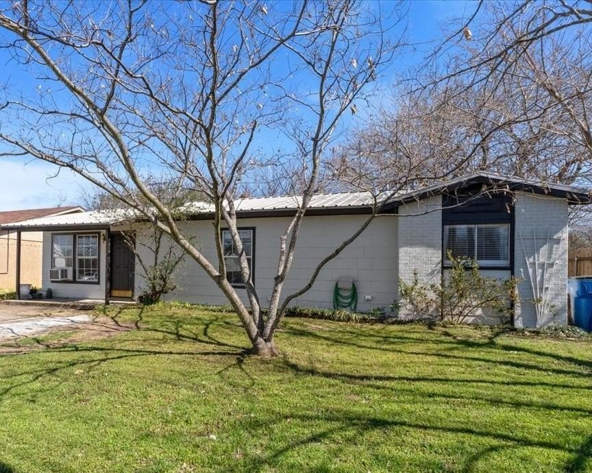 Single Family 3BR 1BA - 716 N Cummings Drive, Alvarado, TX