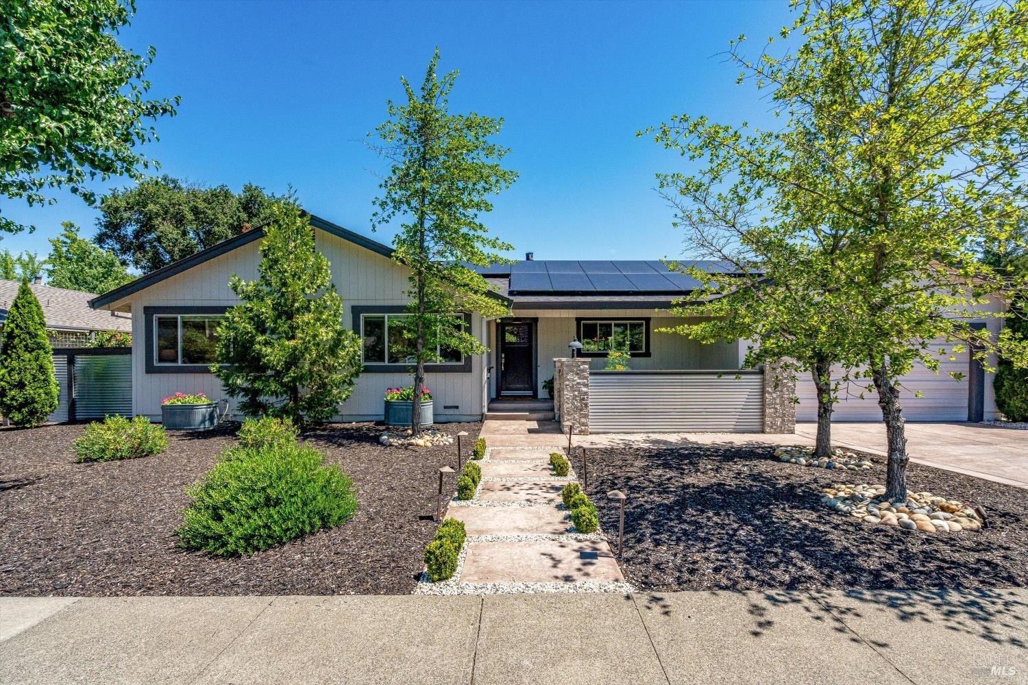 Single Family 3BR 2BA - 1655 Chardonnay Way, St. Helena, CA