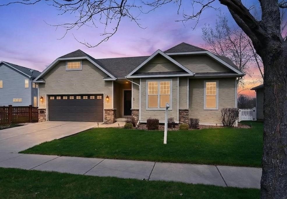 Single Family 4BR 3BA - 2674 Sweet Sparrow Place, Sun Prairie, WI