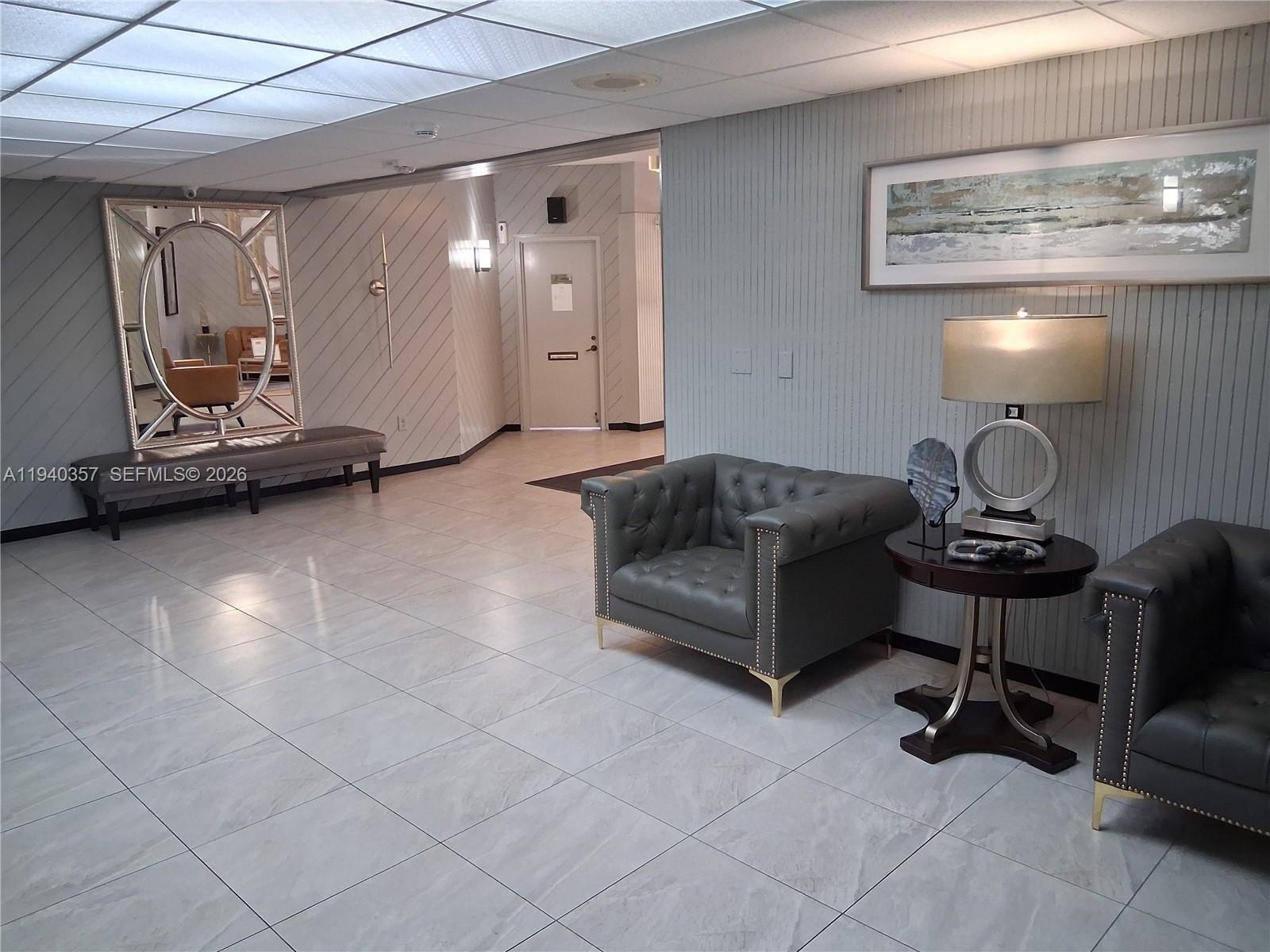 Condo 2BR 2BA - 1400 Saint Charles Pl, Pembroke Pines, FL