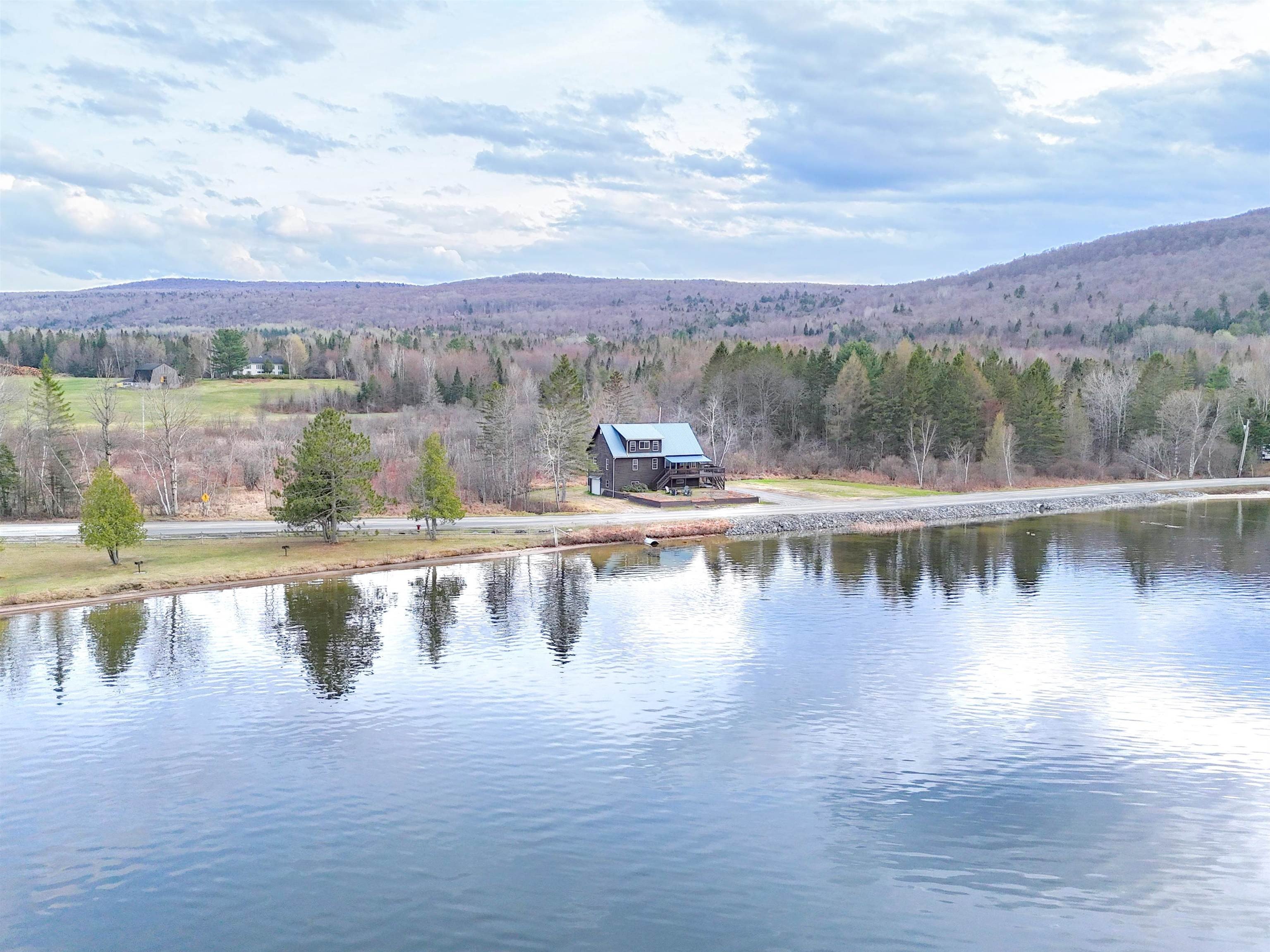 Single Family 4BR 2BA - 324 Lakeshore Drive, Brighton, VT