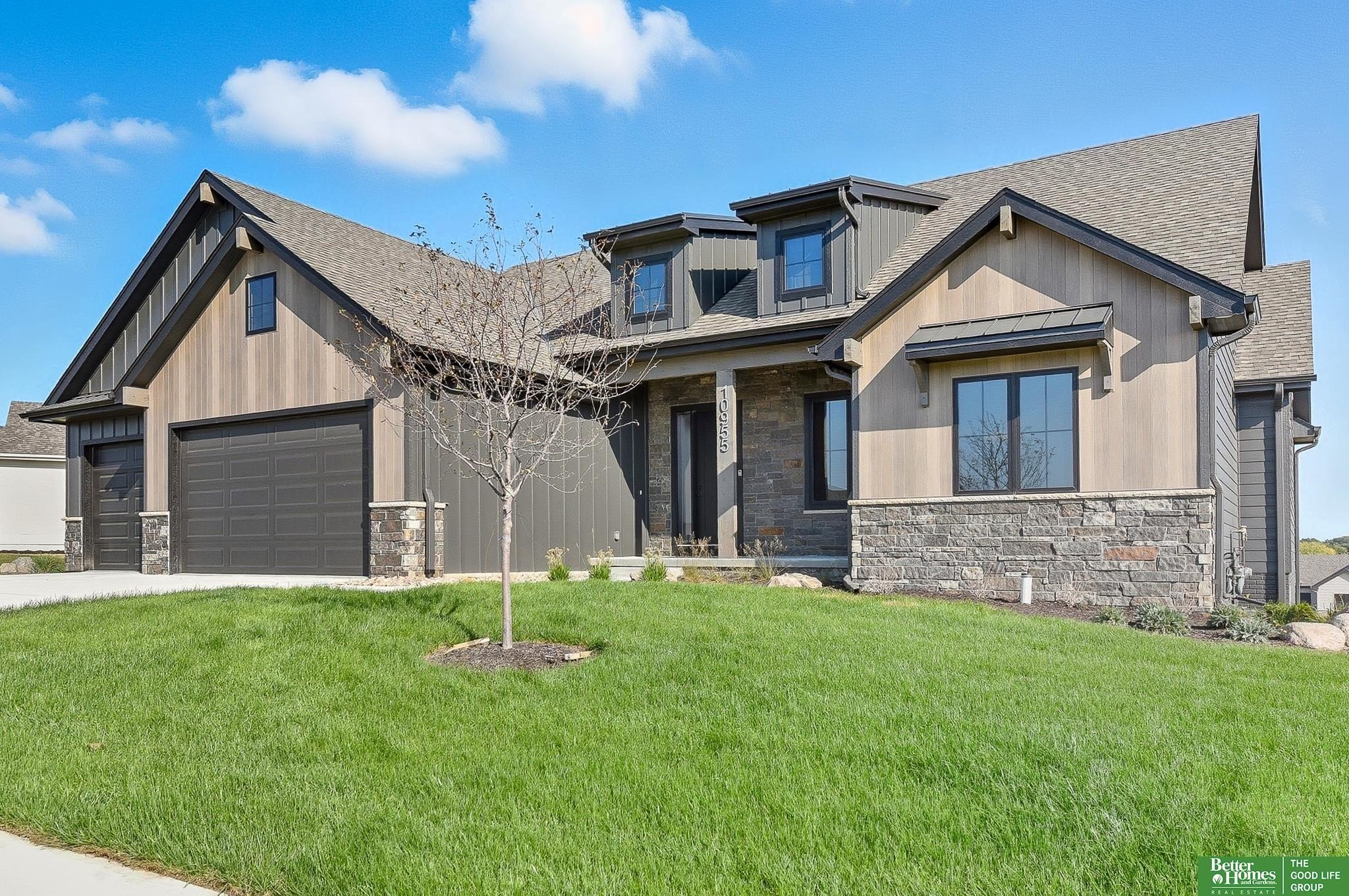 Single Family 4BR 3BA - 10955 S 102nd Street, Papillion, NE