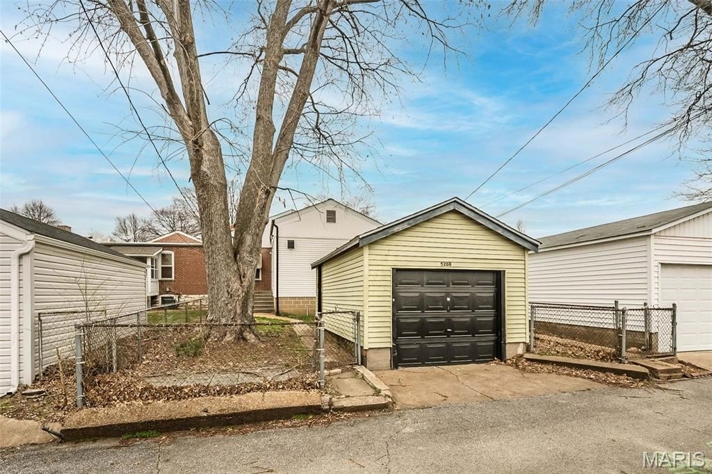 Single Family 3BR 2BA - 5208 Gresham Avenue, St Louis, MO