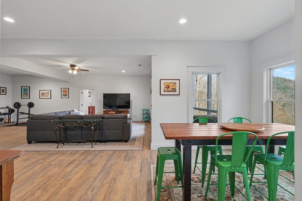 Single Family 5BR 4BA - 452 Chestnut Mountain Road, Blairsville, GA