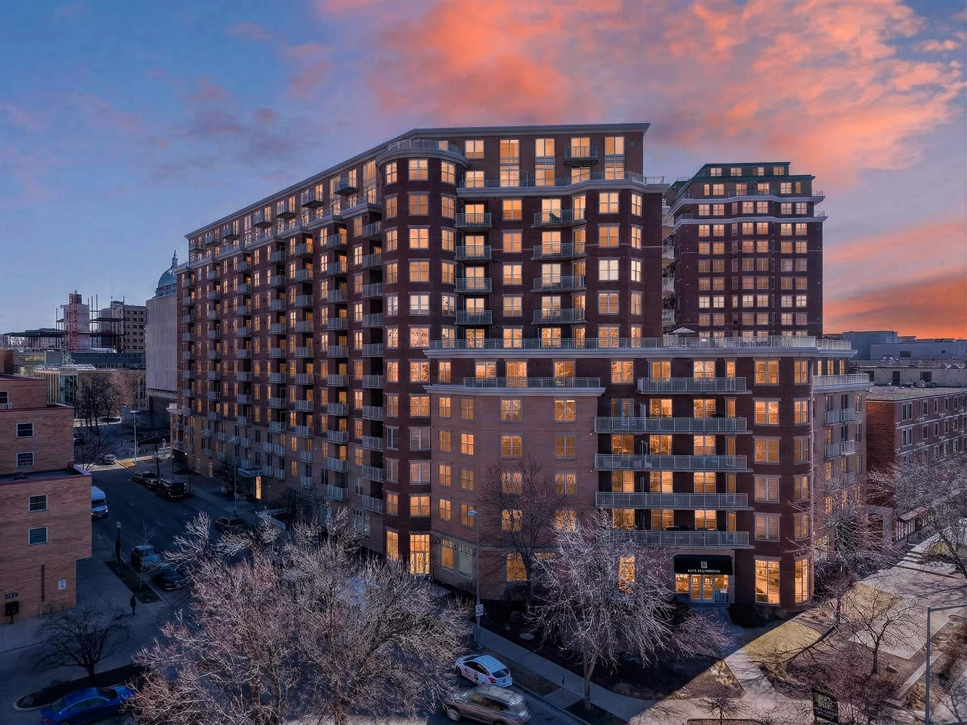 Condo 4BR 3BA - 333 W Mifflin Street, Madison, WI
