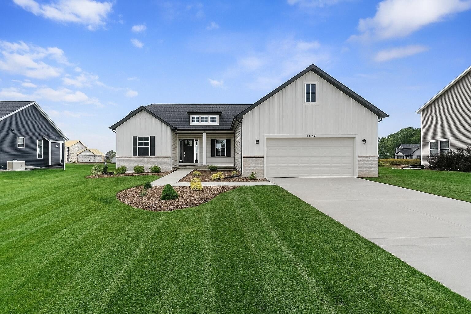 Single Family 3BR 2BA - 1 Congressional Lane, Grass Lake, MI
