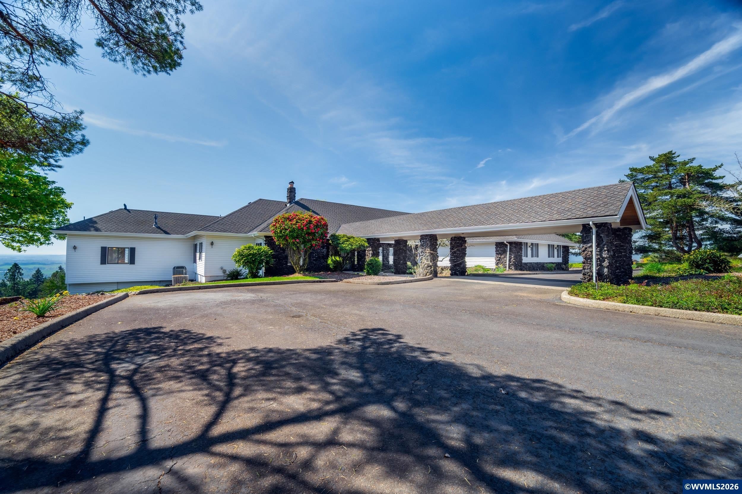 Single Family 4BR 6BA - 3794 East Nanitch Cir S, Salem, OR