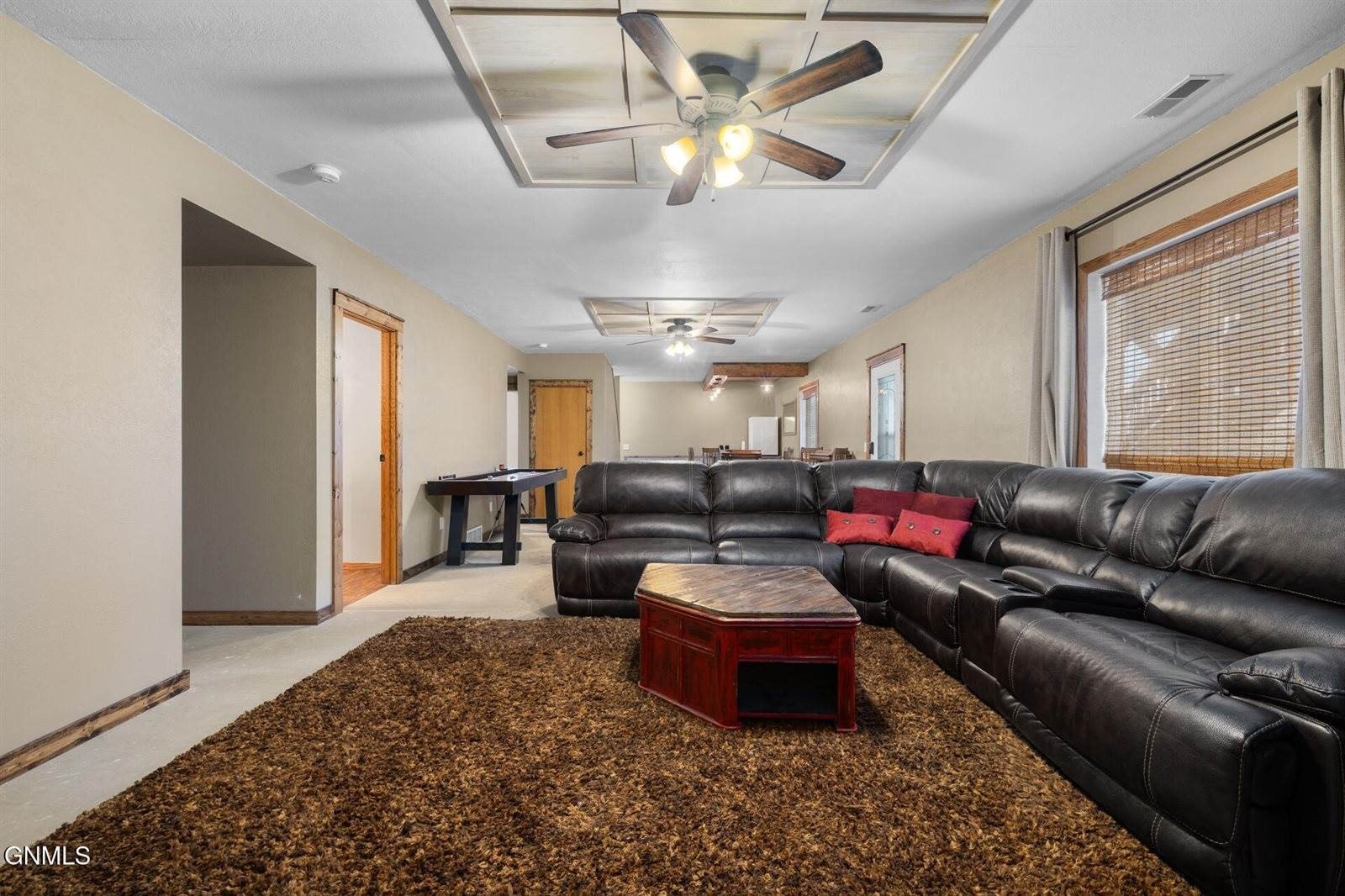 Single Family 4BR 4BA - 9155 41st Street NW, New Town, ND