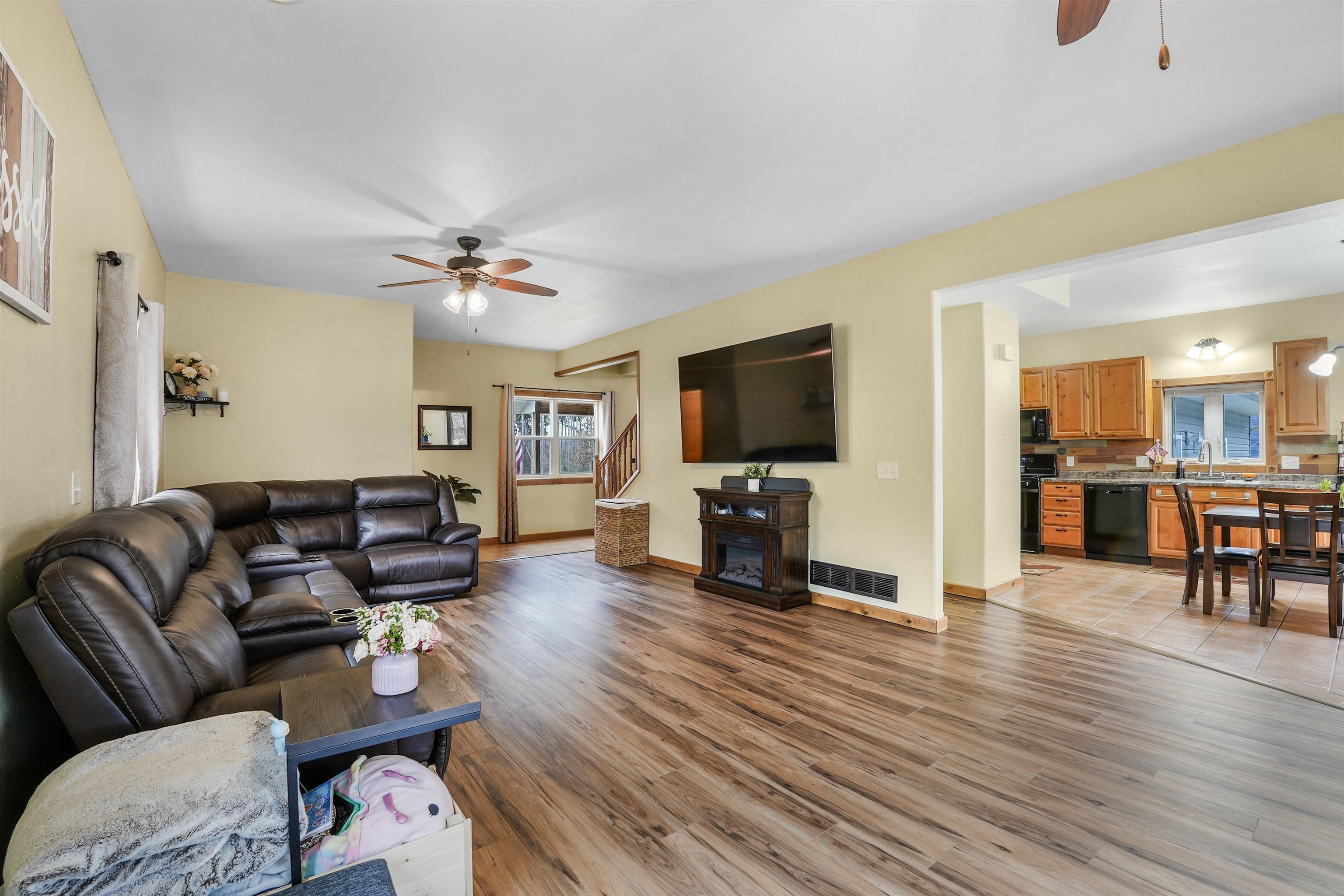 Single Family 4BR 4BA - E10282 Greimel Road, Baraboo, WI