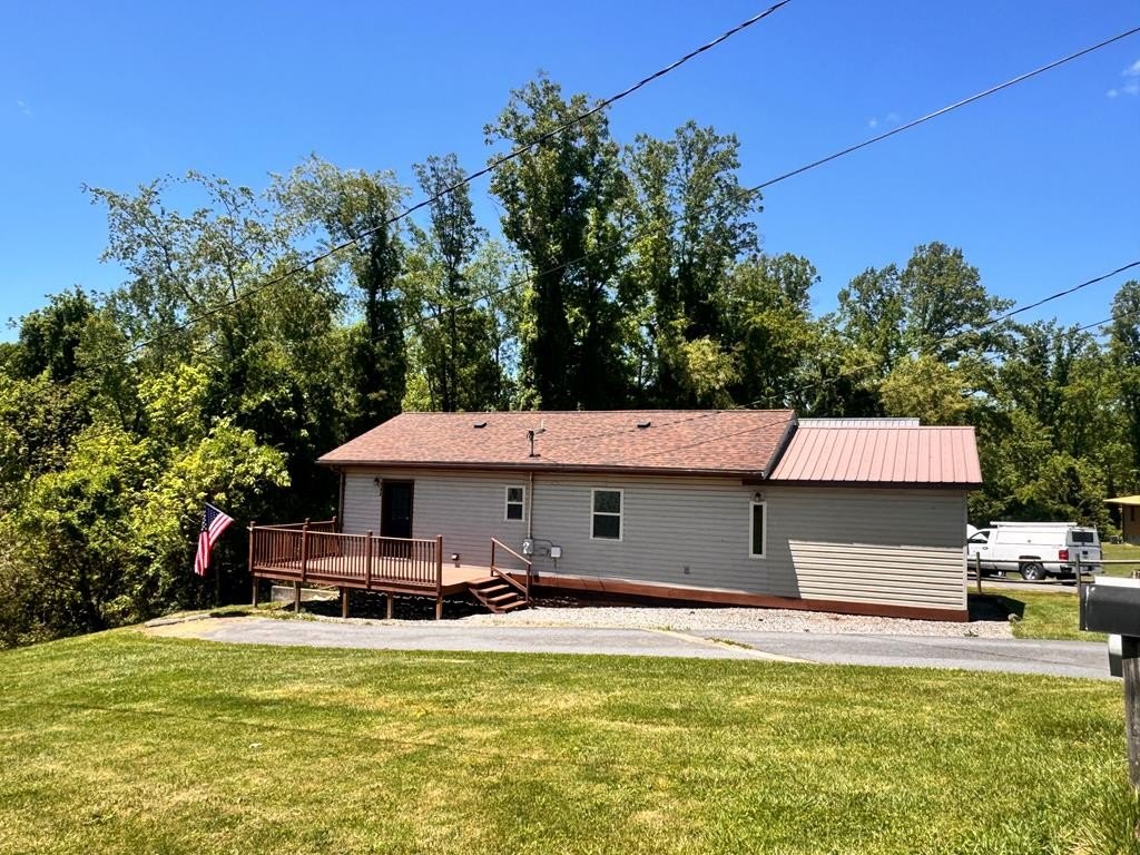 Single Family 2BR 1BA - 132 SLAVEN LANE, OAK HILL, WV