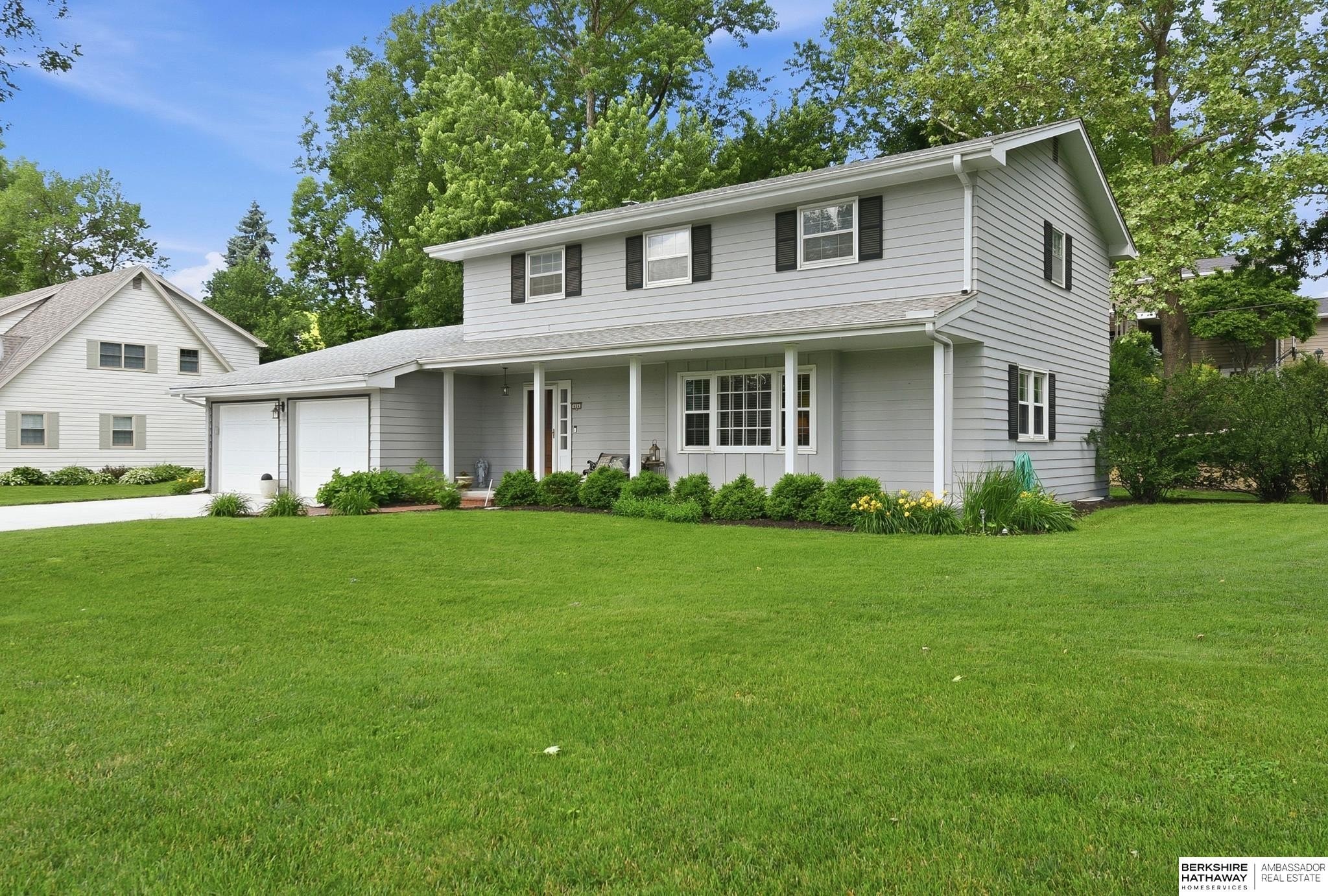 Single Family 4BR 3BA - 604 Meadow Road, Omaha, NE
