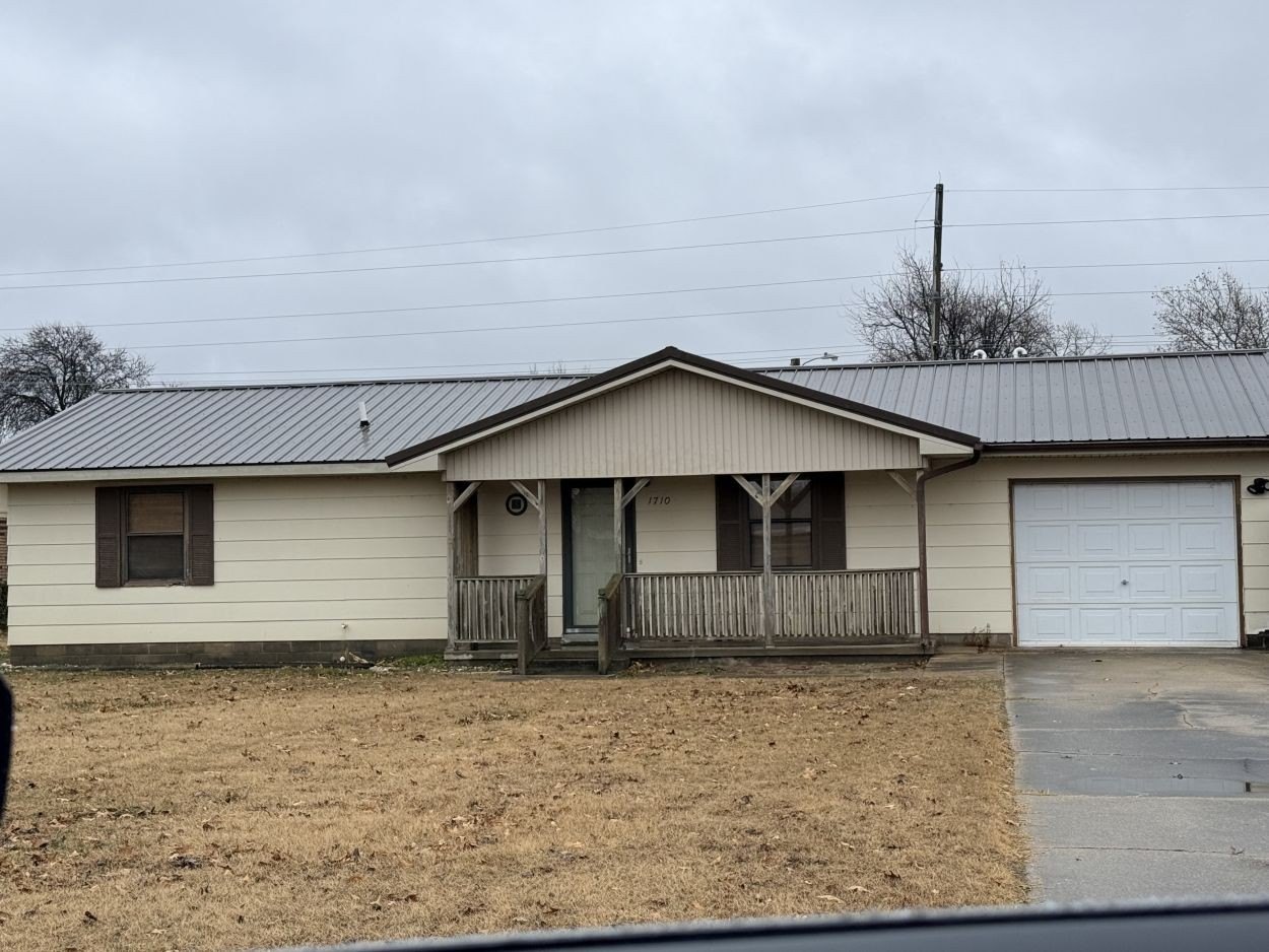 Single Family 3BR 1BA - 1710 Sidney St, Malden, MO