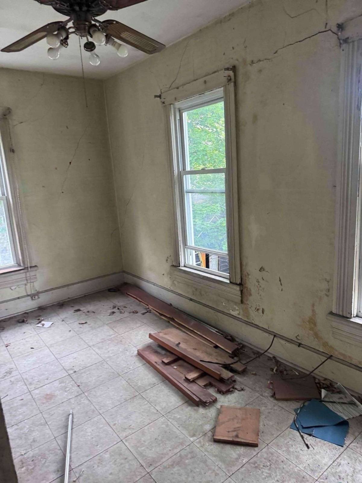 Single Family - 804 Napoleon St, Johnstown, PA