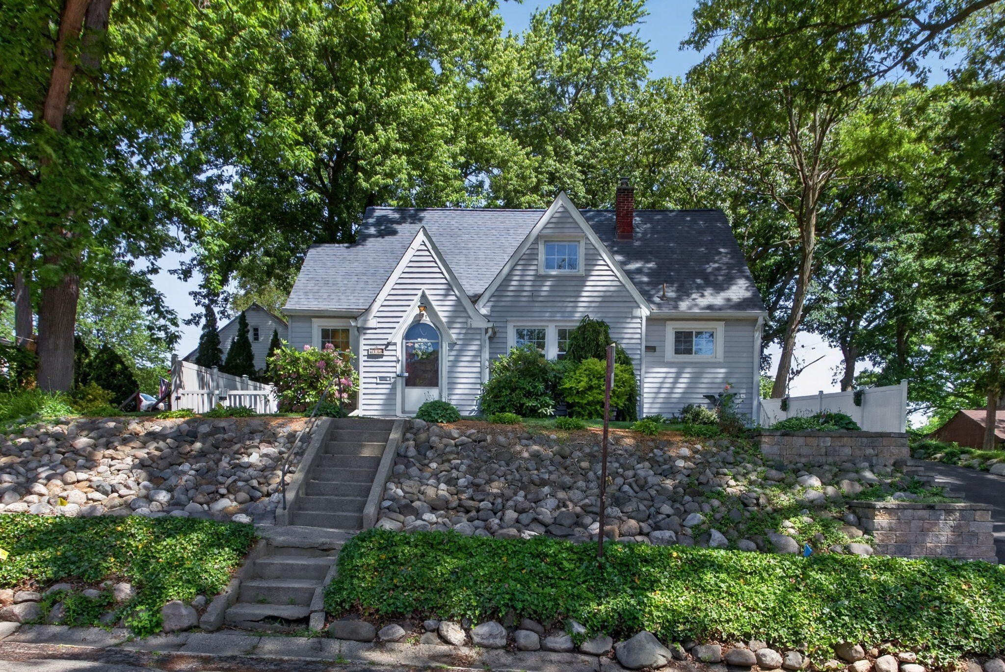 Single Family 3BR 1BA - 732 Lawrence Street, Jackson, MI