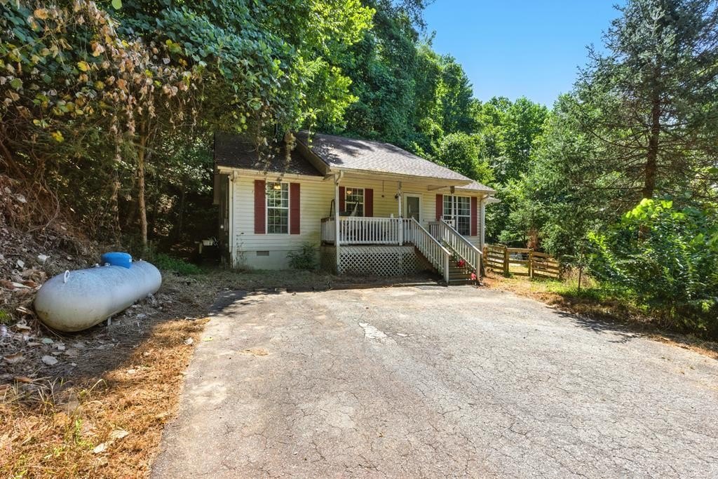 Single Family 2BR 2BA - 549 Travaden Trail, Hiawassee, GA