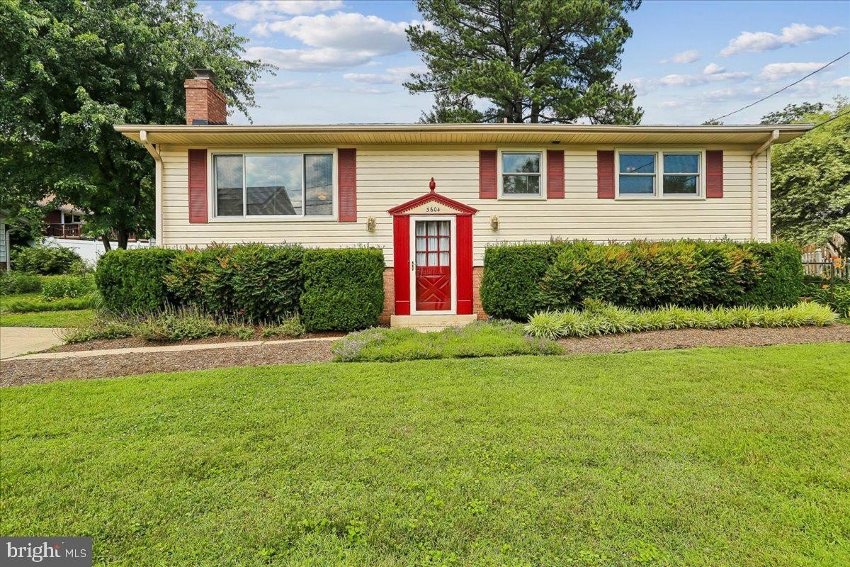 Single Family 3BR 2BA - 3604 HERITAGE LN, FAIRFAX, VA