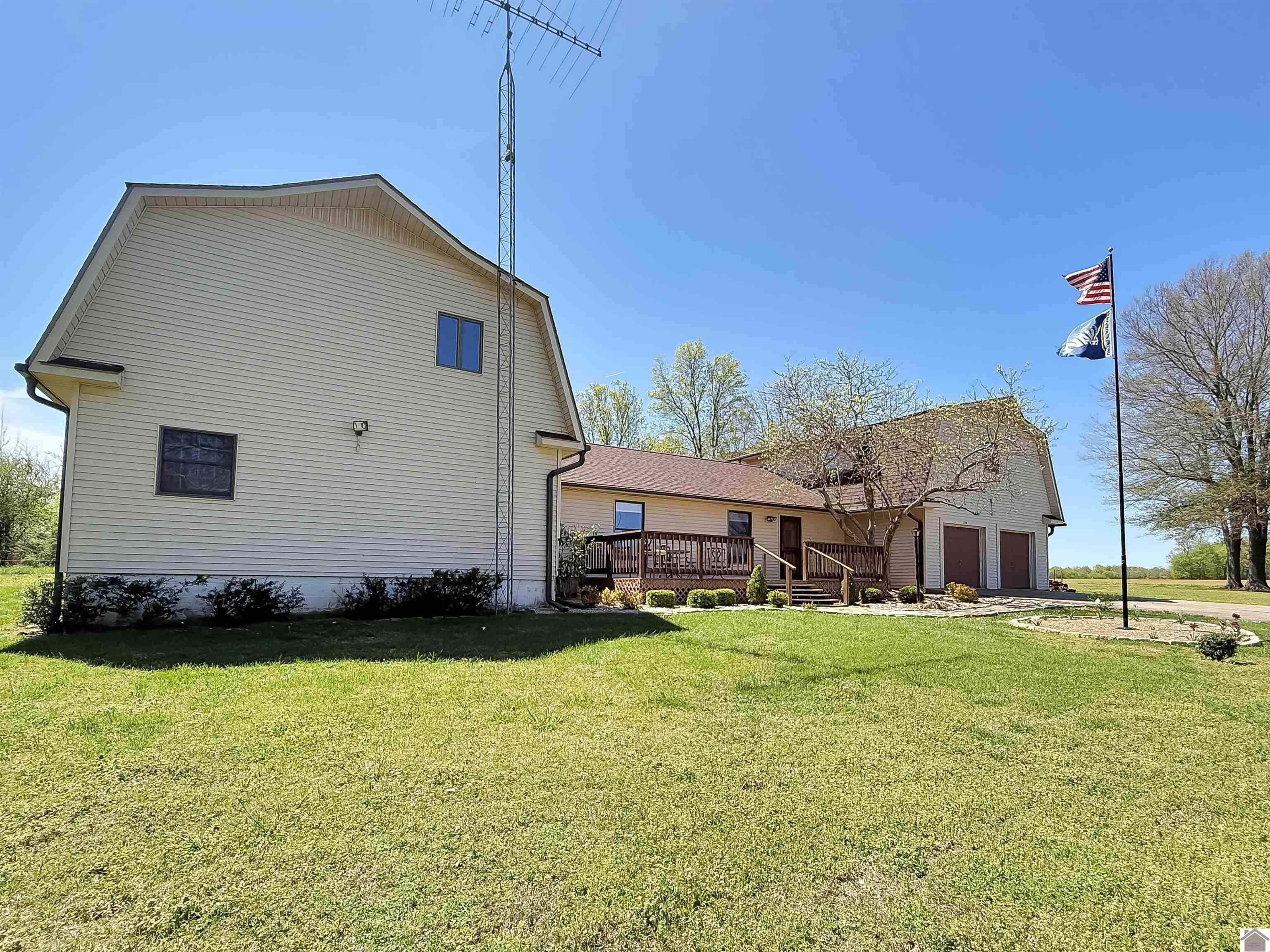 Single Family 4BR 3BA - 714 McDougal, Murray, KY
