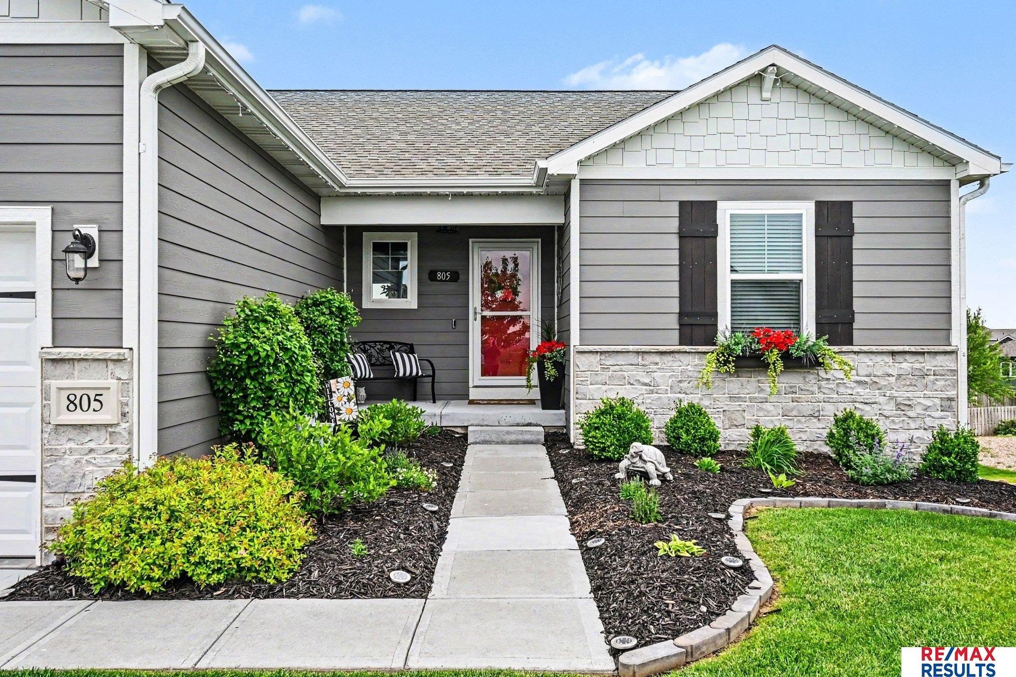 Single Family 4BR 4BA - 805 N 10 Avenue, Springfield, NE