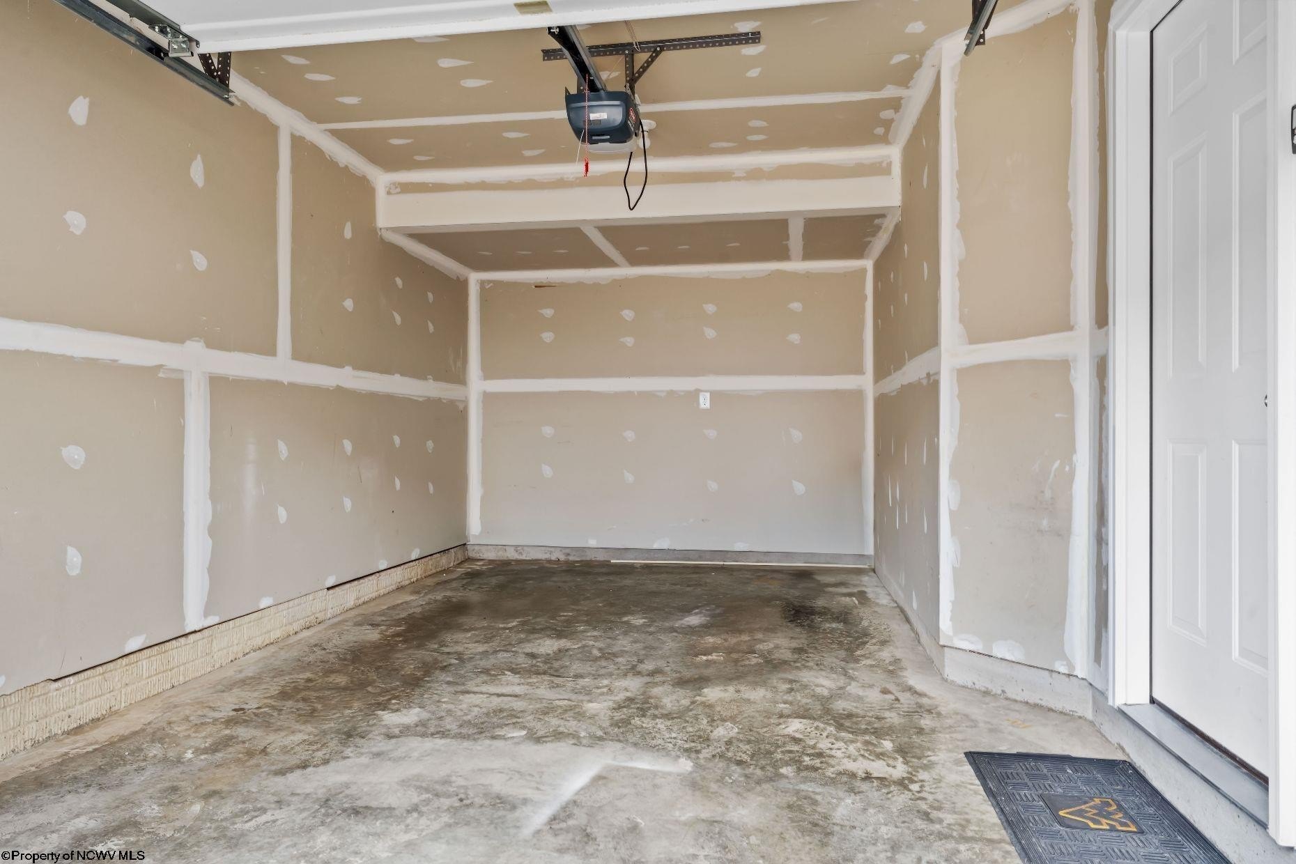 Single Family 3BR 3BA - 127 Tee Drive, Maidsville, WV