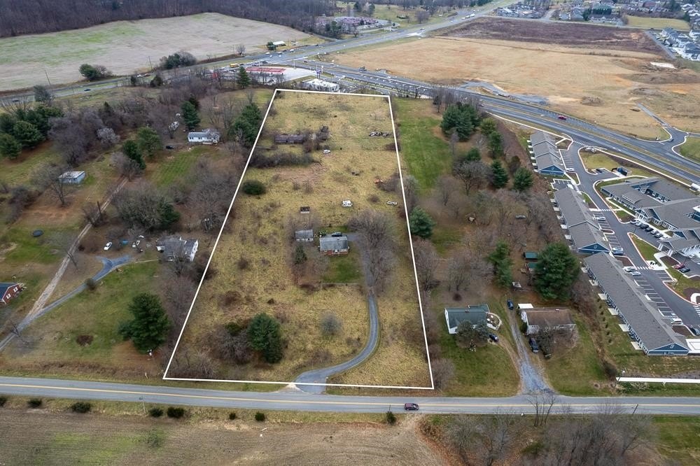Single Family - 235 BOYERS RD, HARRISONBURG, VA