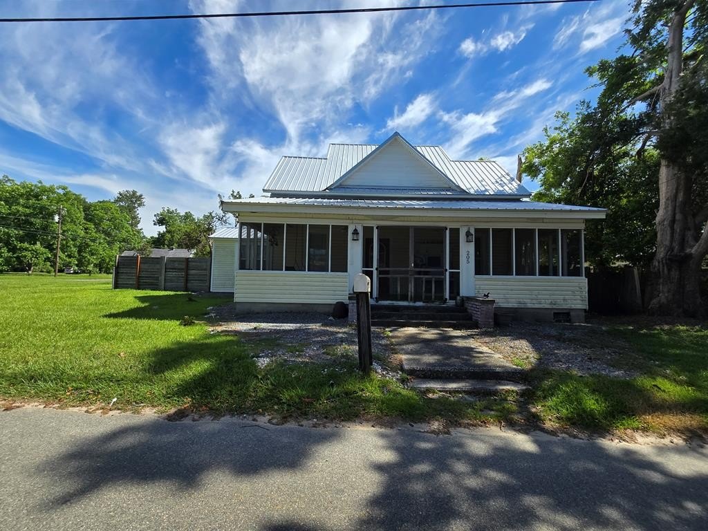 Single Family 2BR 1BA - 205 Beetree, Nashville, GA