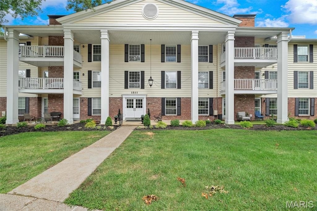 Condo 3BR 3BA - 1511 Hampton Hall Drive, Chesterfield, MO