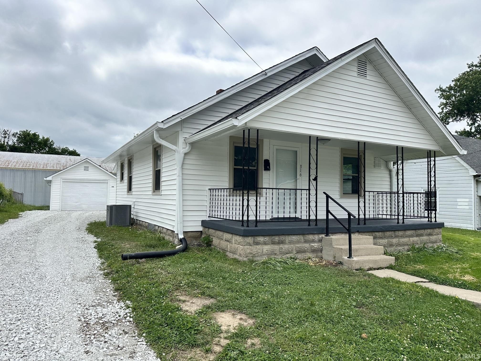 Single Family 2BR 1BA - 316 N College Avenue, Greencastle, IN