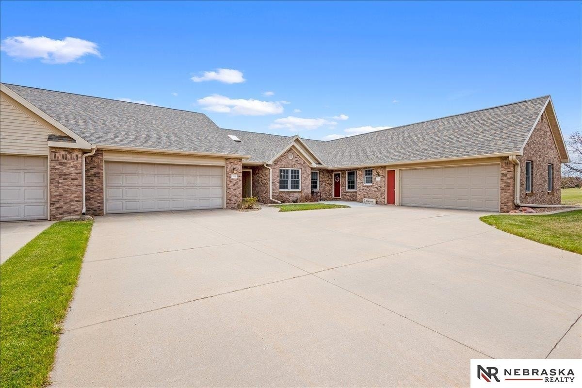 Single Family 3BR 3BA - 803 Clearwater Circle, Beatrice, NE