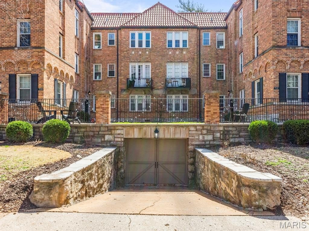 Condo 2BR 1BA - 7532 Cromwell Dr., Clayton, MO