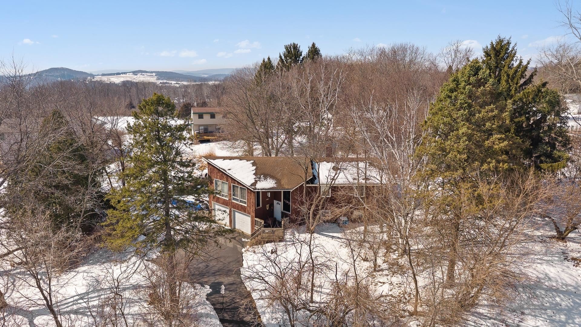 Single Family 4BR 2BA - N3581 Skyhigh Road, Poynette, WI