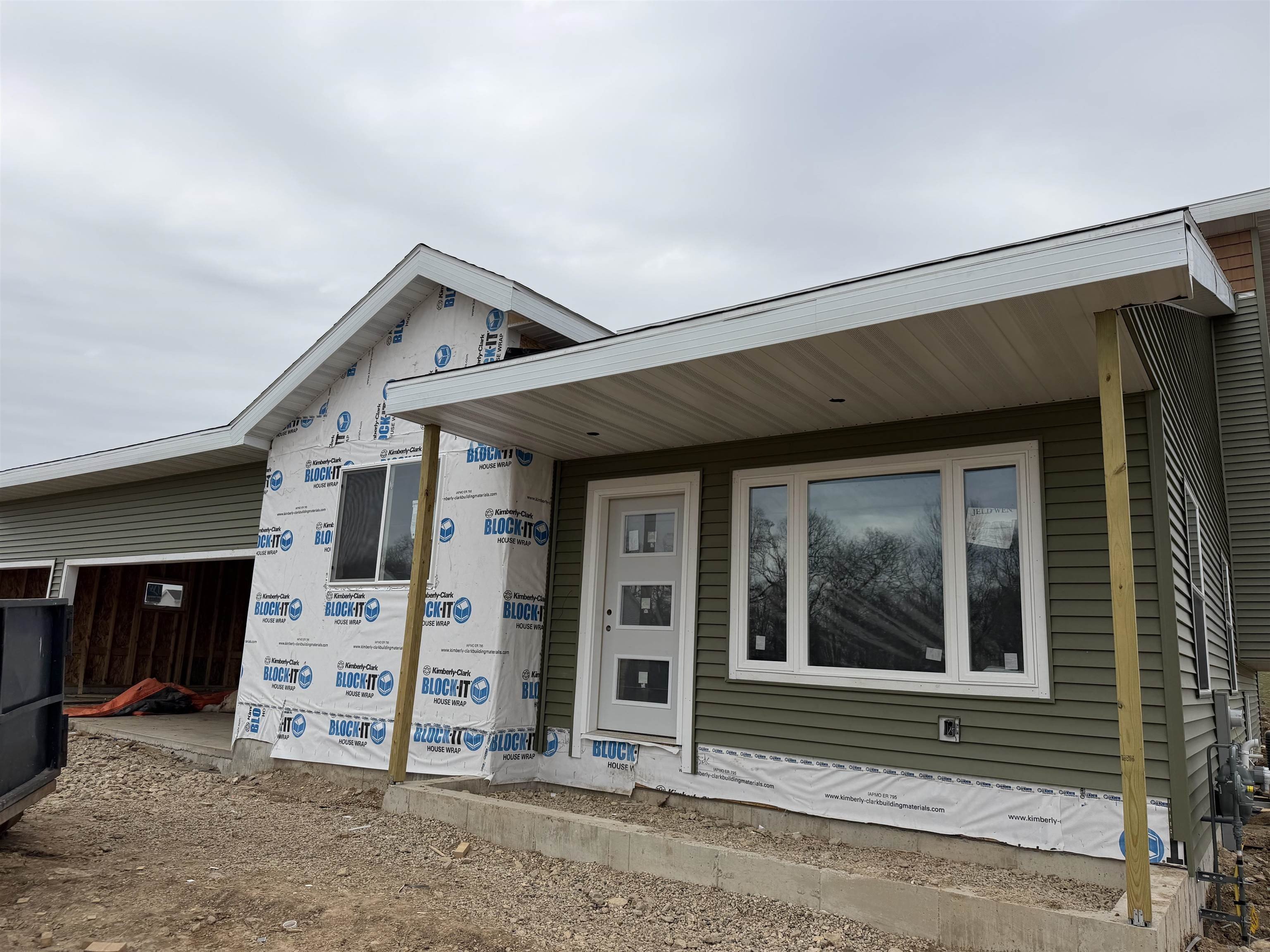 Single Family 4BR 3BA - 4040 Whistle Rock Circle, DeForest, WI