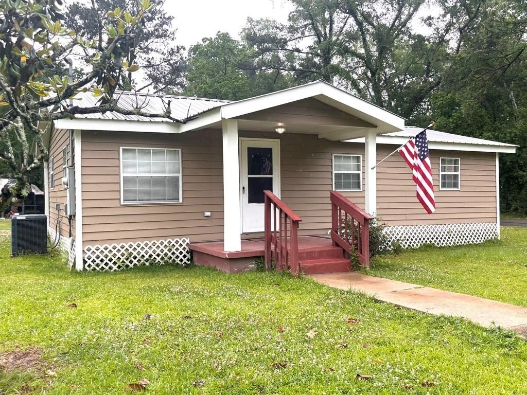 Single Family 3BR 1BA - 1119 East Canal St, Picayune, MS