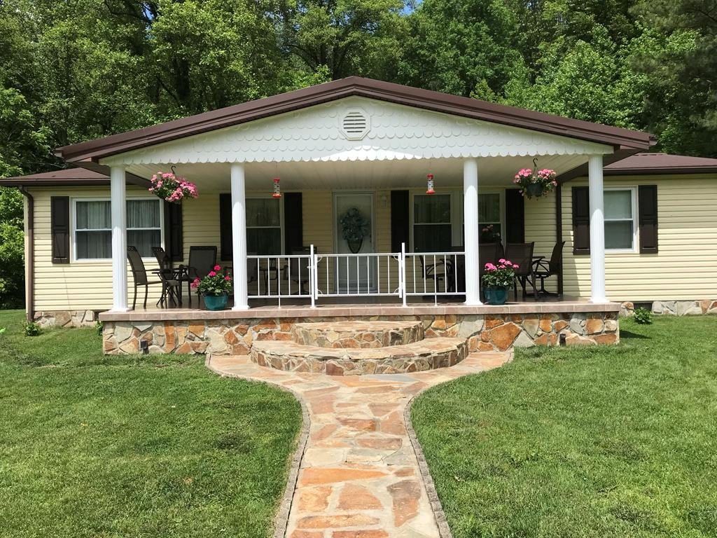Single Family 4BR 3BA - 173 Cooper Hills Rd, Williamson, WV