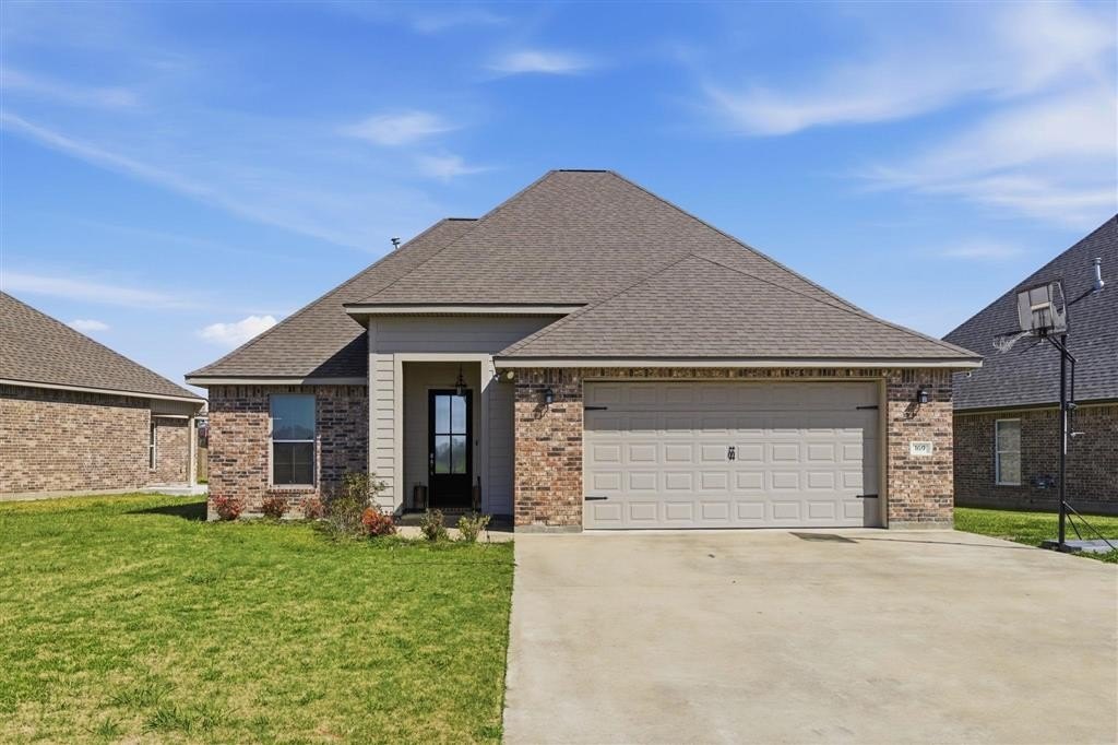 Single Family 3BR 2BA - 169 N White Castle, Iowa, LA