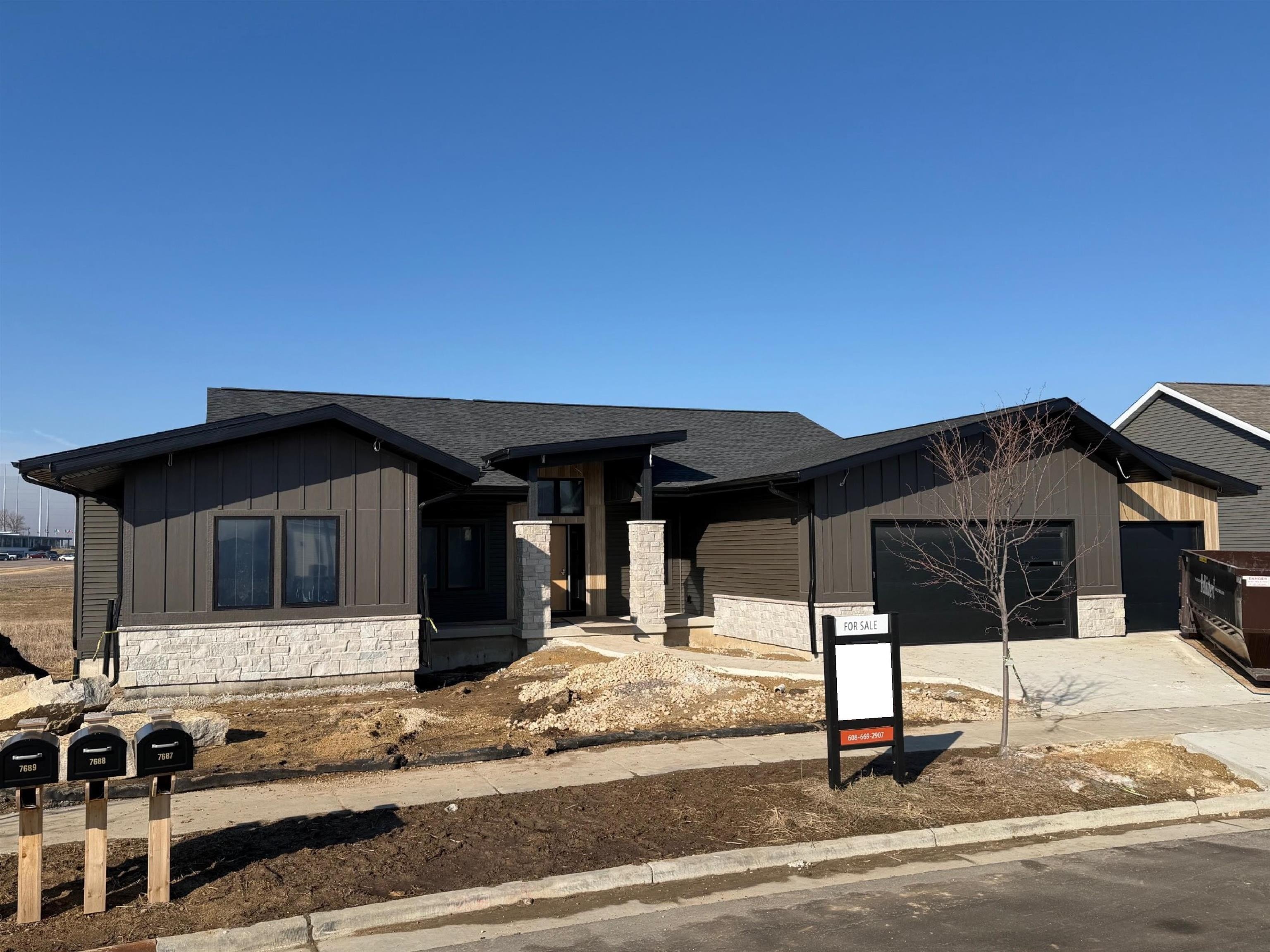 Single Family 3BR 2BA - 7687 Stonecrop Way, DeForest, WI
