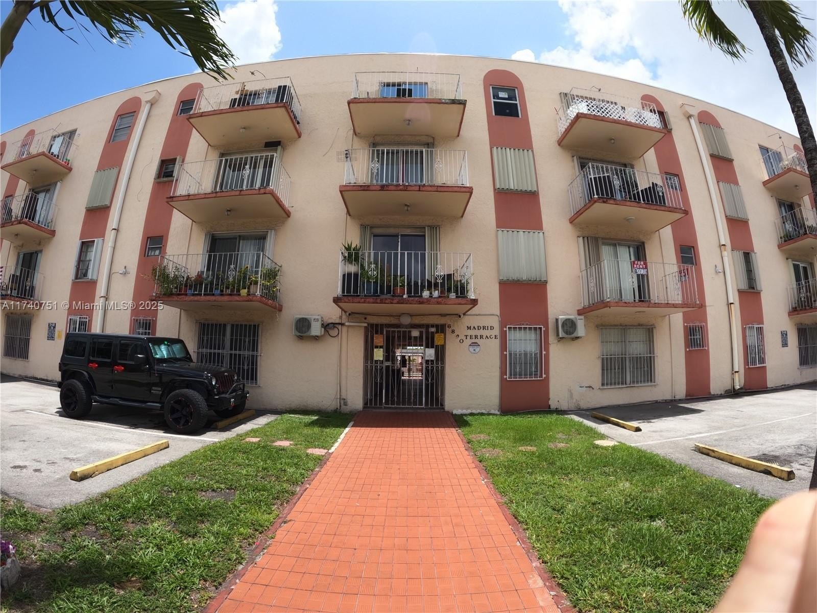 Condo 2BR 2BA - 6820 W Flagler St, Miami, FL