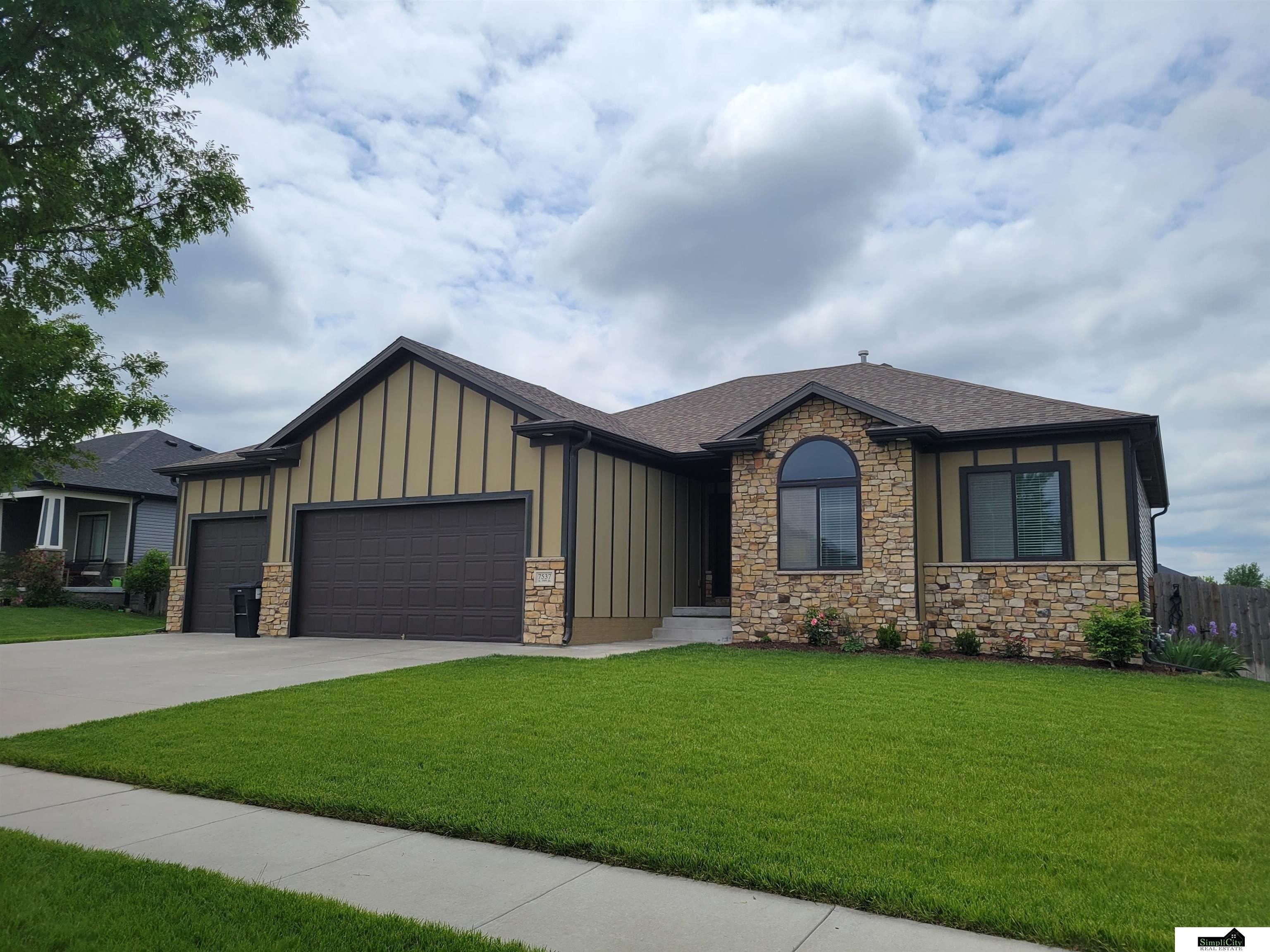 Single Family 5BR 4BA - 7537 S 79th Street, Lincoln, NE