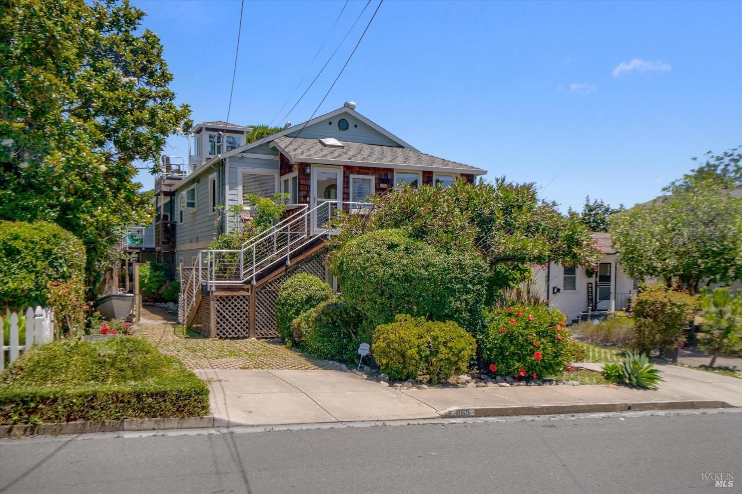 Single Family 4BR 4BA - 865 W I Street, Benicia, CA