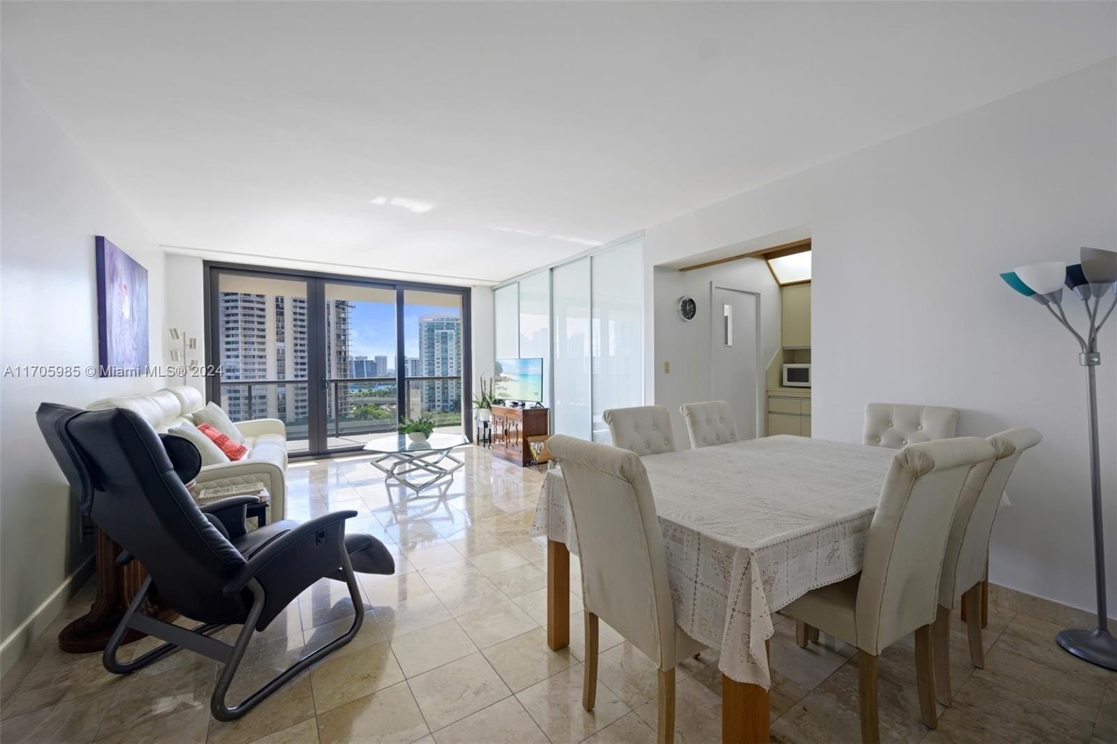 Condo 1BR 2BA - 19667 Turnberry Way, Aventura, FL