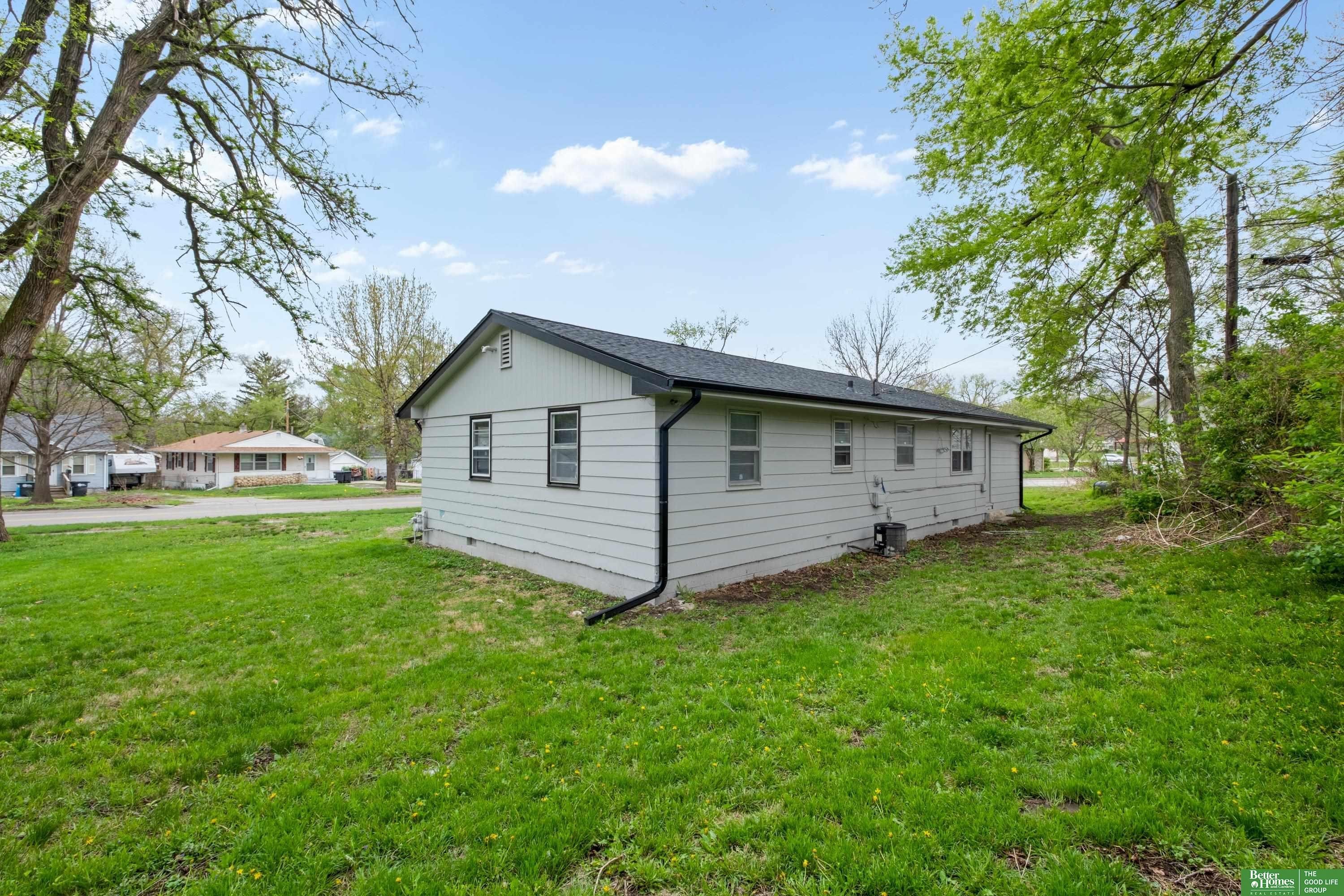 Single Family 2BR 1BA - 5508 Fontenelle Boulevard, Omaha, NE