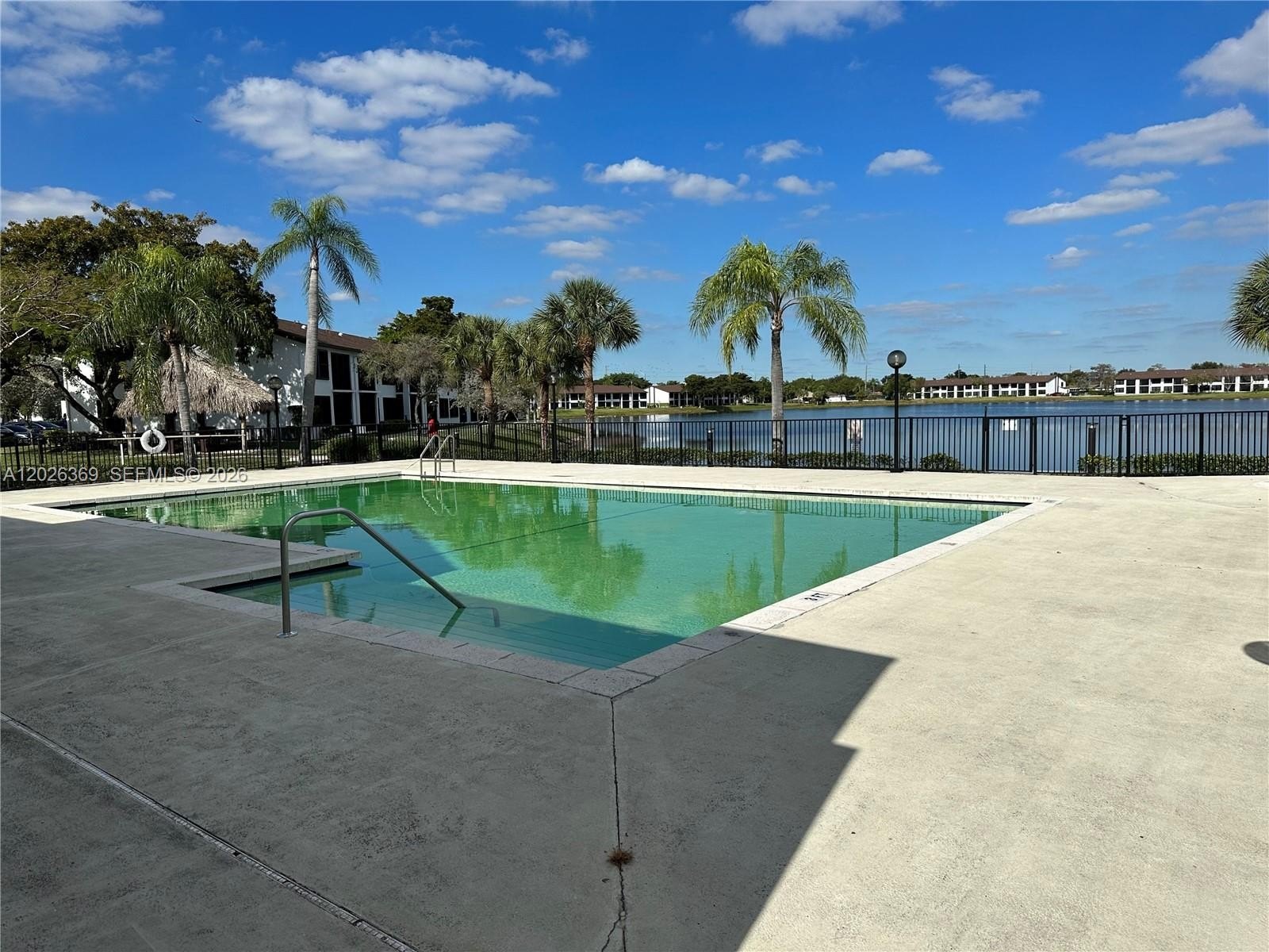 Condo 2BR 2BA - 215 Lake Pointe Dr, Oakland Park, FL
