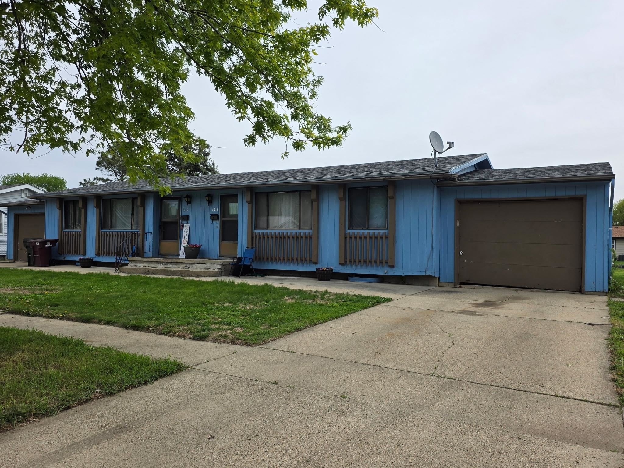 Other 4BR 2BA - 1212-16 D St, South Sioux City, NE