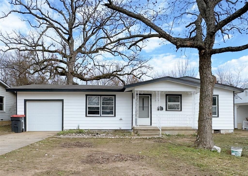 Single Family 3BR 1BA - 345 SW 16th Street, Paris, TX