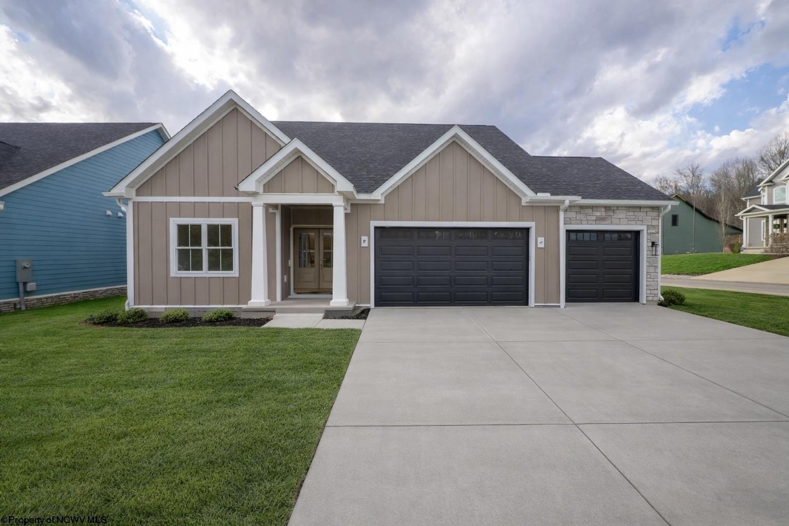 Single Family 3BR 4BA - 21 White Birch Circle, Morgantown, WV