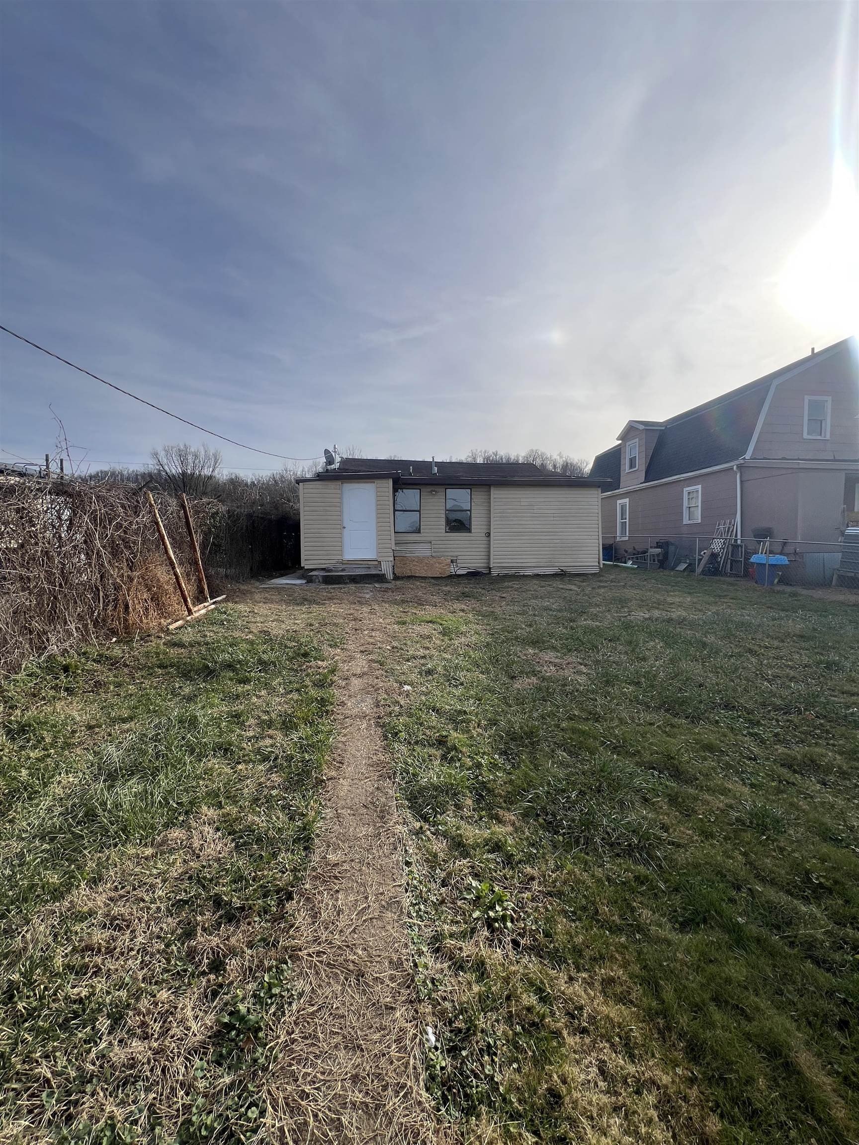 Single Family 2BR 1BA - 1032 Van Buren Avenue, Huntington, WV