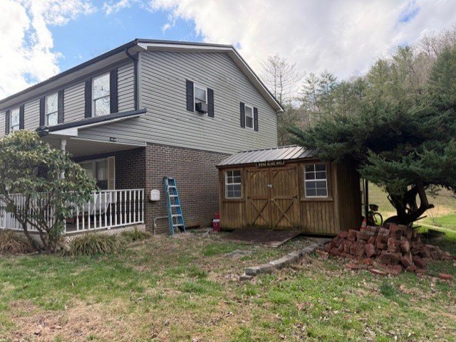 Single Family 4BR 3BA - 387 Left Penhook Road, Harold, KY
