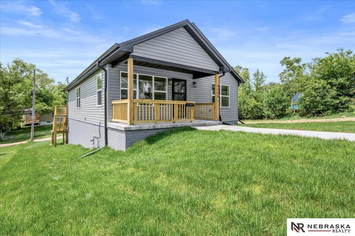 Single Family 3BR 2BA - 4526 N 40th Street, Omaha, NE