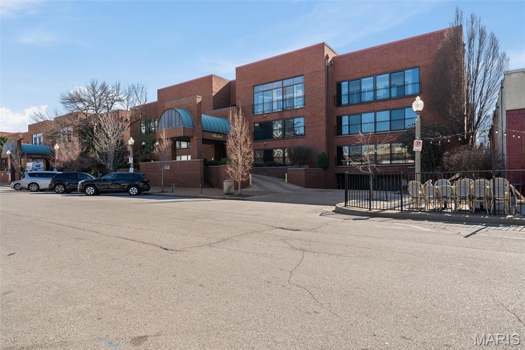 Condo 2BR 2BA - 4570 Laclede Avenue, St Louis, MO